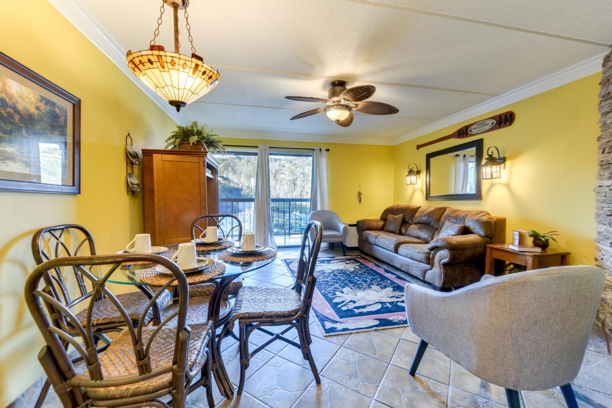Downtown Gatlinburg Condo With Community Pool! Exterior photo